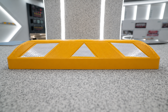 구입하다 Durable Rubber Parking Block for Asphalt & Concrete Surfaces 온라인 제조